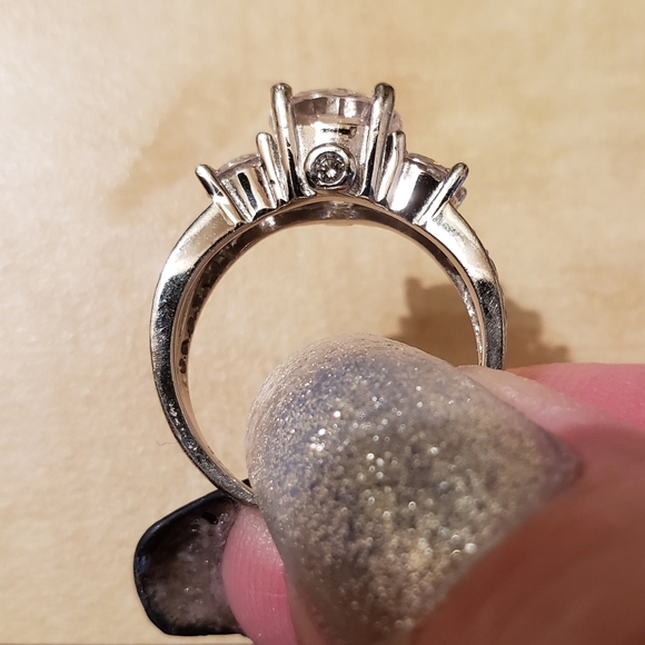 2 tcw Sterling Silver Past, Present, Future ring - Picture 15 of 16